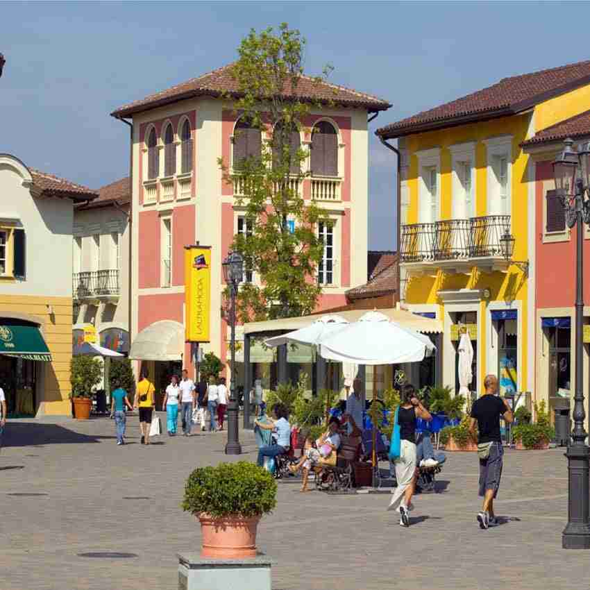 Outlet shopping tour